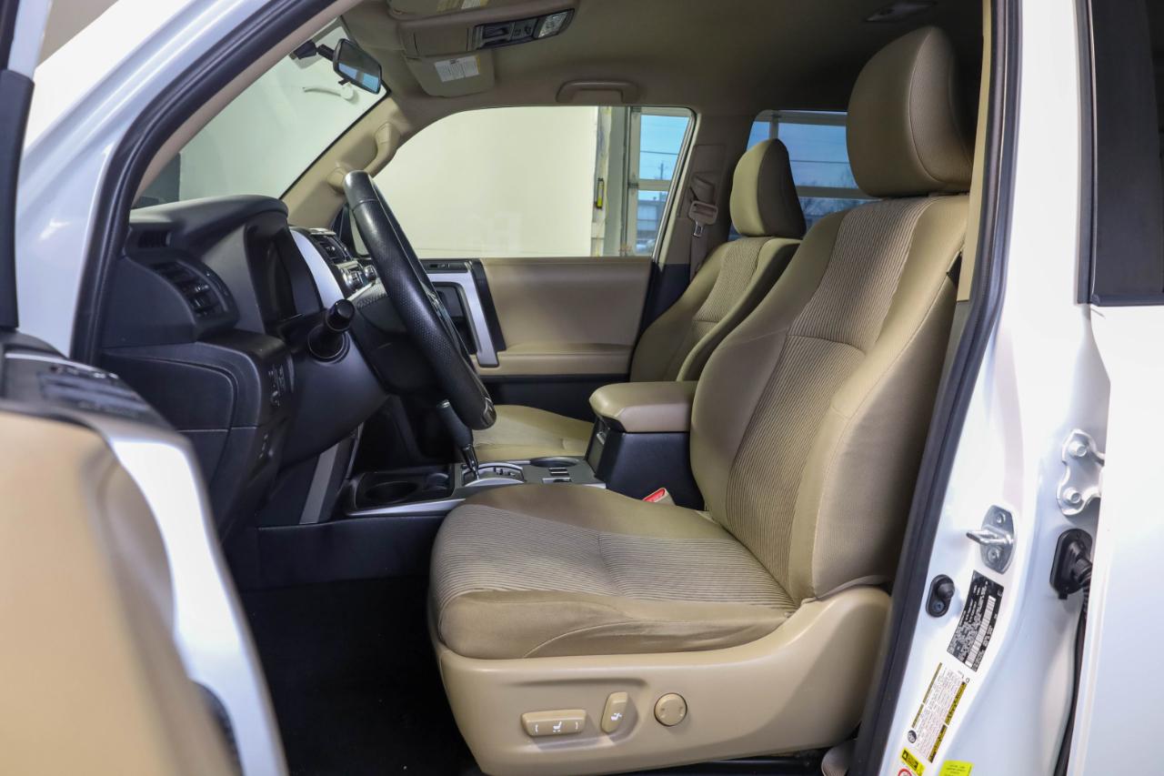 Toyota 4Runner SR5 2WD (Natl) 2017