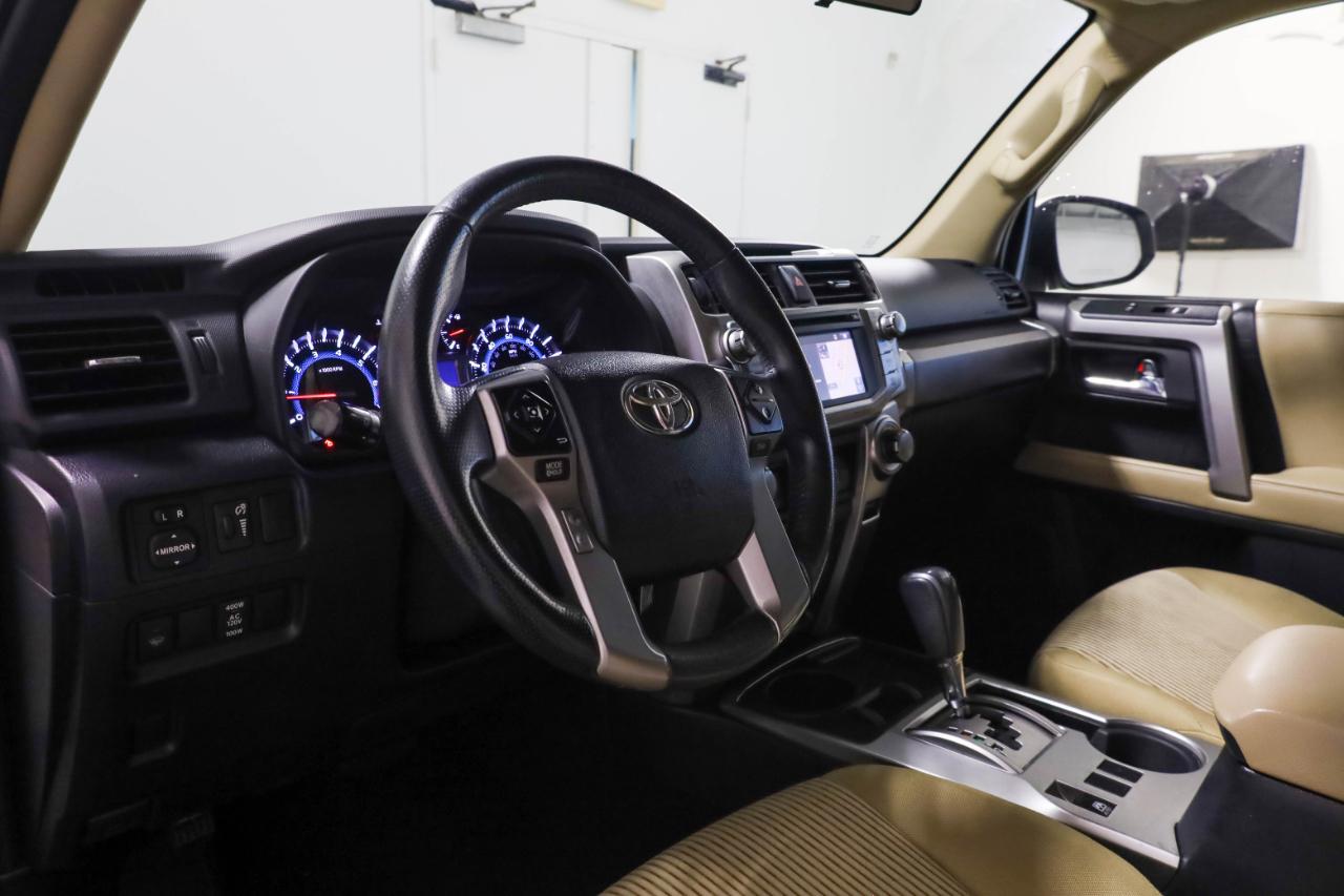 Toyota 4Runner SR5 2WD (Natl) 2017