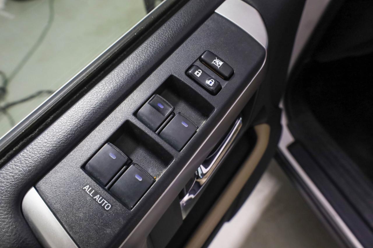 Toyota 4Runner SR5 2WD (Natl) 2017