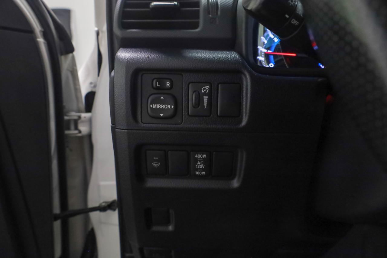 Toyota 4Runner SR5 2WD (Natl) 2017