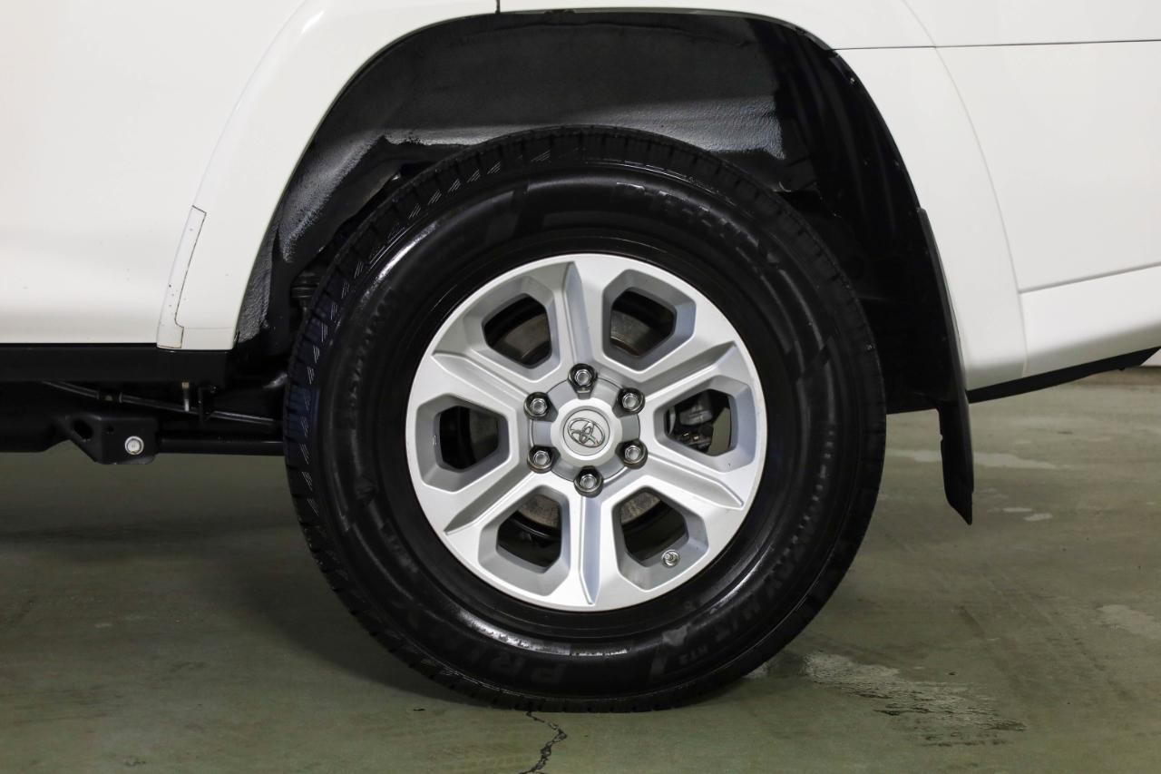 Toyota 4Runner SR5 2WD (Natl) 2017