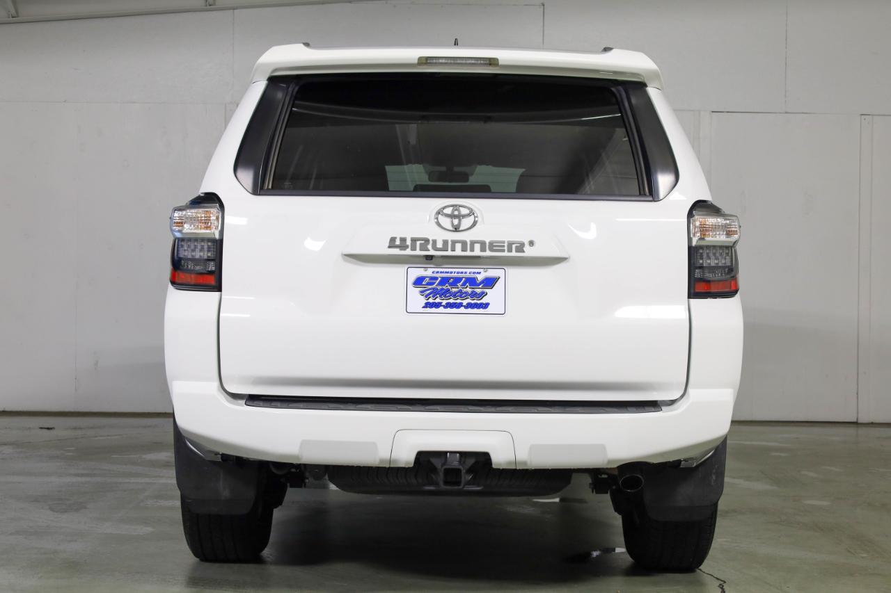 Toyota 4Runner SR5 2WD (Natl) 2017