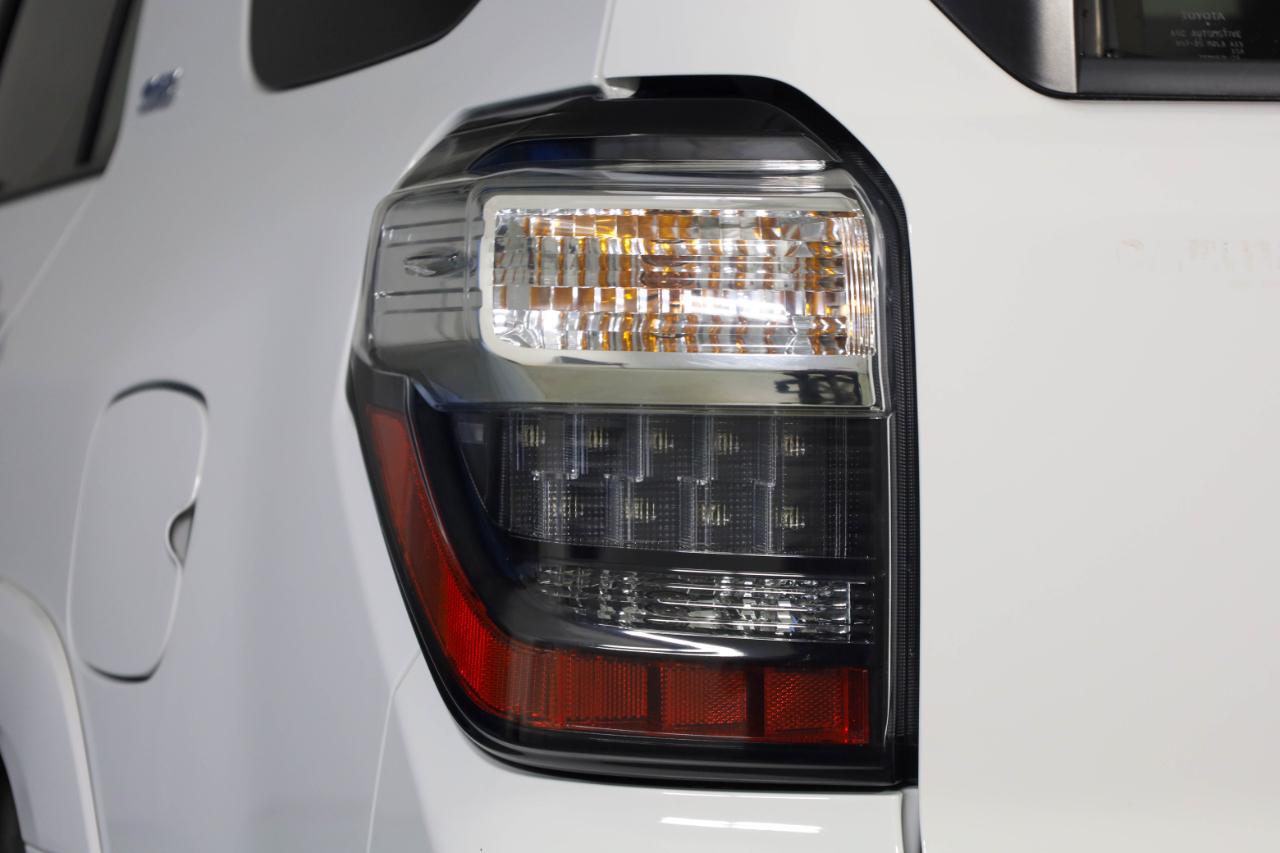 Toyota 4Runner SR5 2WD (Natl) 2017