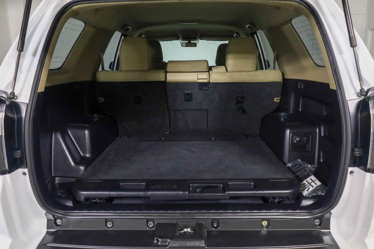 Toyota 4Runner SR5 2WD (Natl) 2017