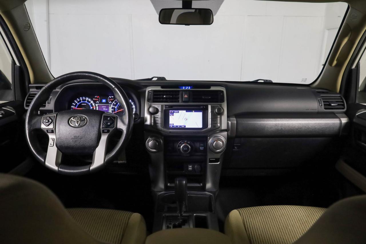 Toyota 4Runner SR5 2WD (Natl) 2017