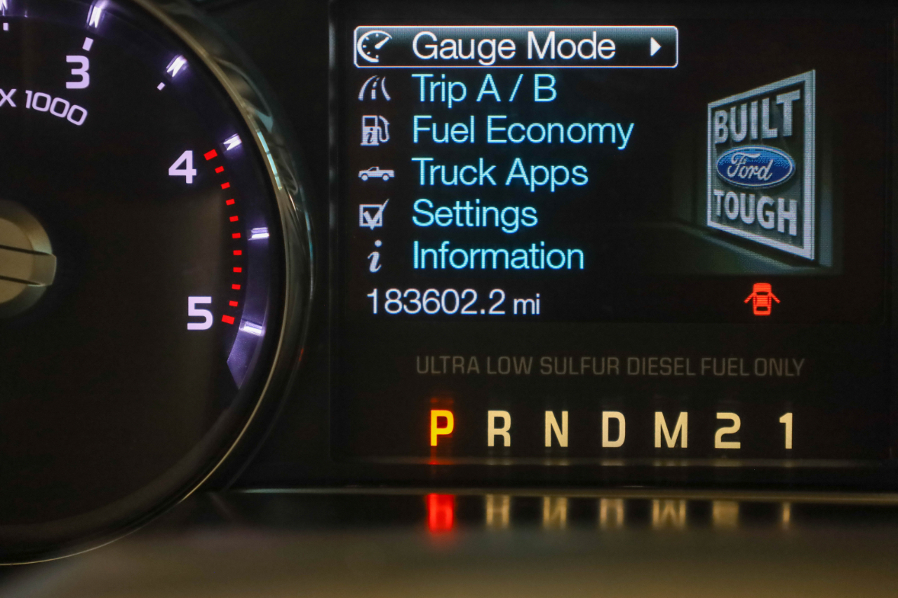 Ford Super Duty F-250 SRW 4WD Crew Cab 172" Lariat 2015