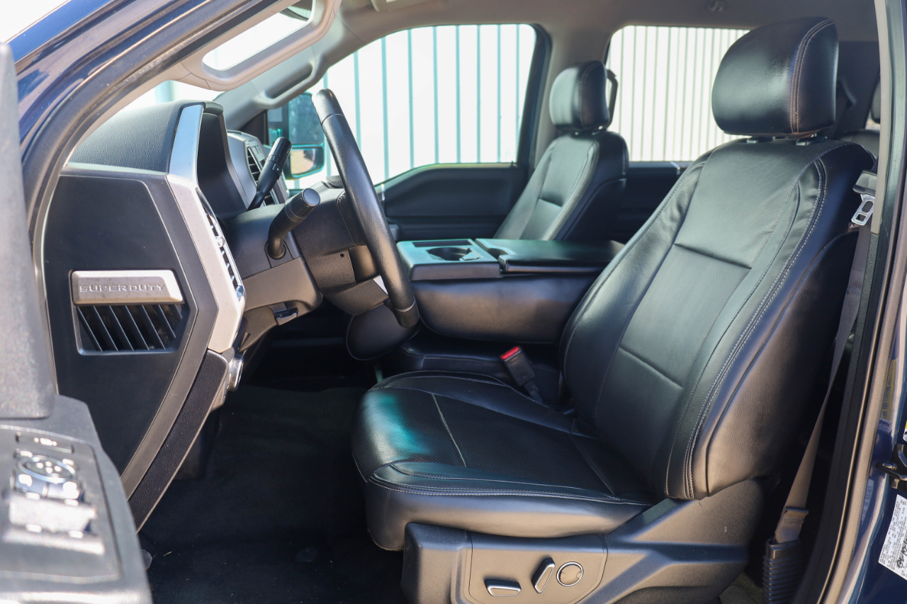Ford Super Duty F-350 DRW Lariat 4WD Crew Cab 8' Box 2017