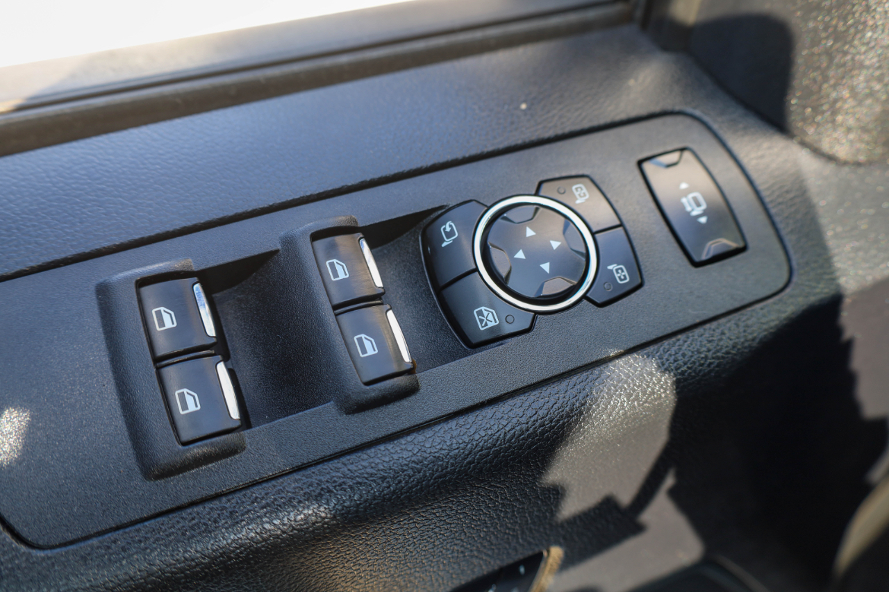 Ford Super Duty F-350 DRW Lariat 4WD Crew Cab 8' Box 2017