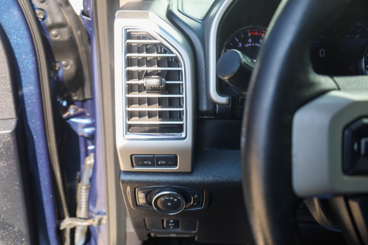 Ford Super Duty F-350 DRW Lariat 4WD Crew Cab 8' Box 2017