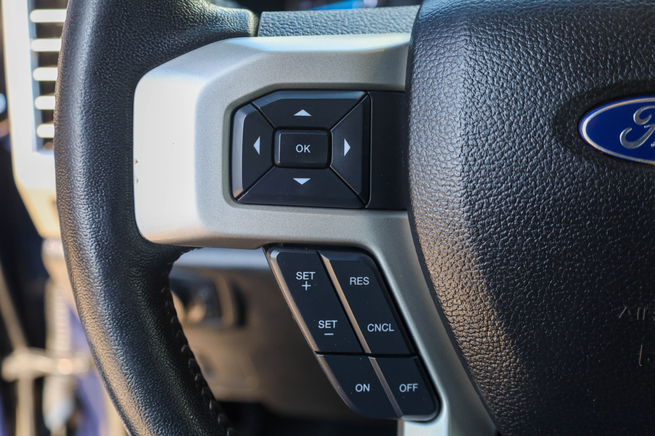 Ford Super Duty F-350 DRW Lariat 4WD Crew Cab 8' Box 2017