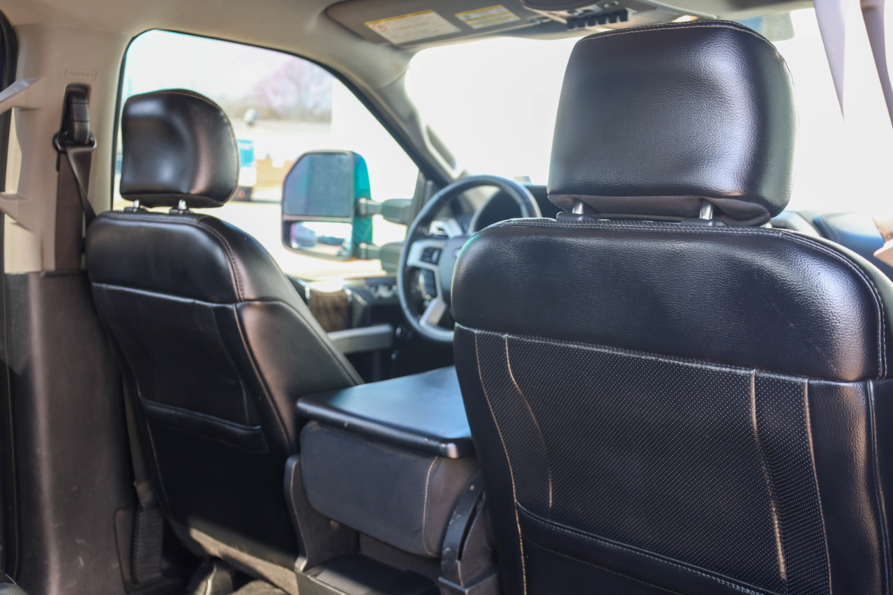 Ford Super Duty F-350 DRW Lariat 4WD Crew Cab 8' Box 2017