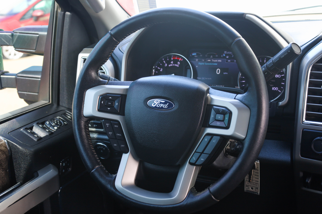 Ford Super Duty F-350 DRW Lariat 4WD Crew Cab 8' Box 2017