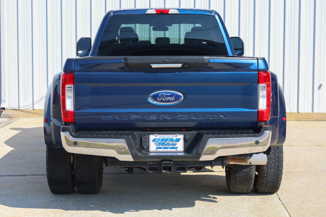 Ford Super Duty F-350 DRW Lariat 4WD Crew Cab 8' Box 2017