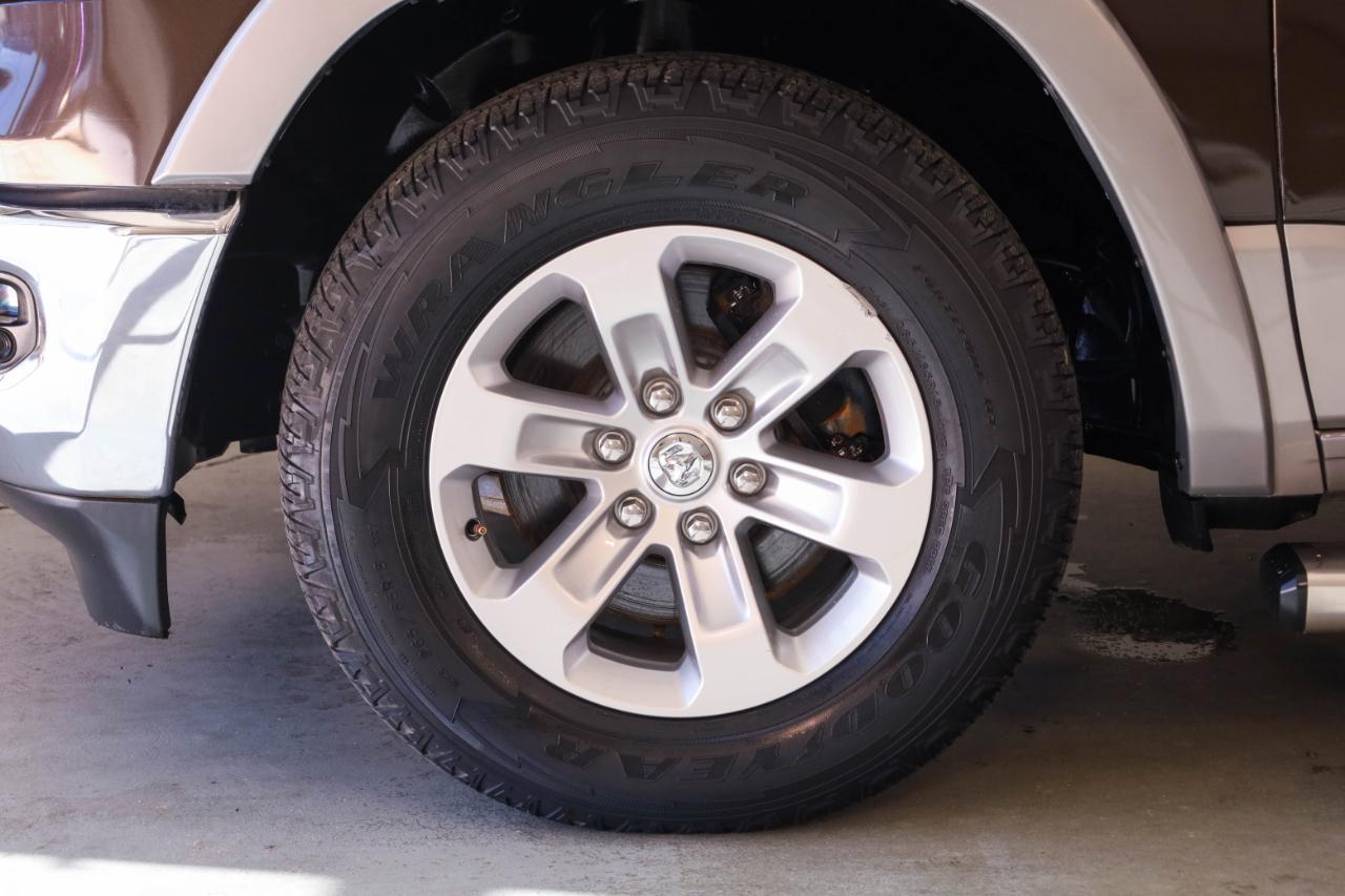 RAM 1500 Laramie 4x2 Crew Cab 5'7" Box 2019