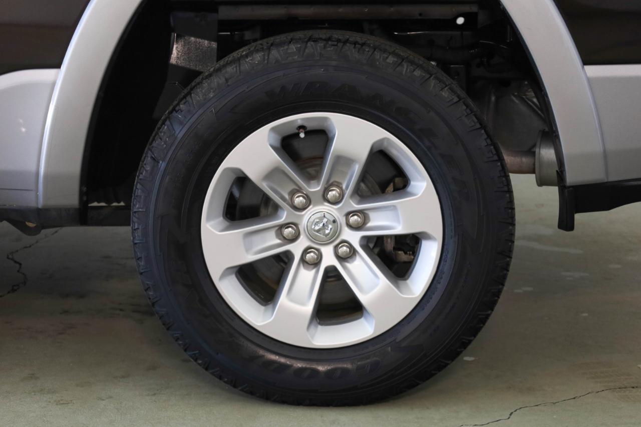 RAM 1500 Laramie 4x2 Crew Cab 5'7" Box 2019