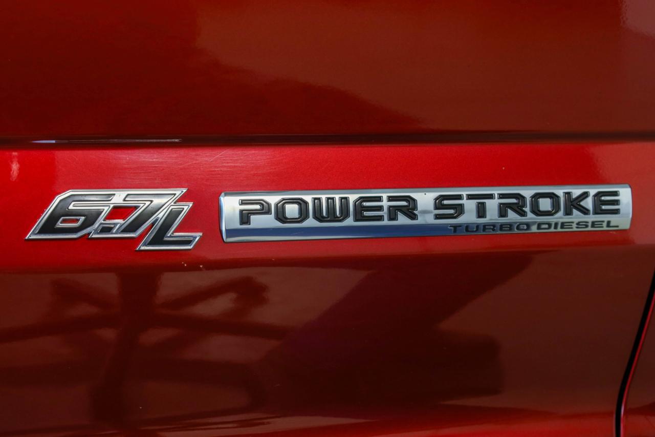 Ford Super Duty F-250 SRW Lariat 4WD Crew Cab 8' Box 2017