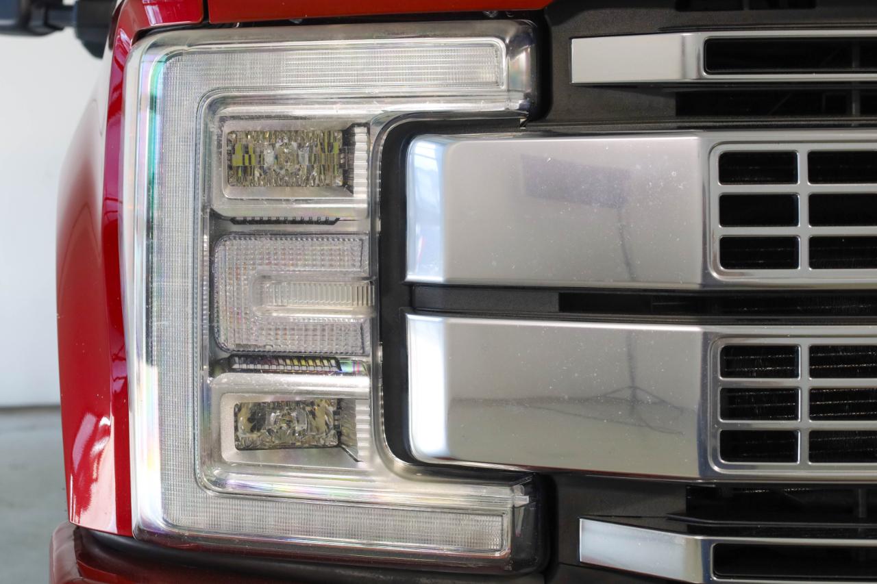 Ford Super Duty F-250 SRW Lariat 4WD Crew Cab 8' Box 2017