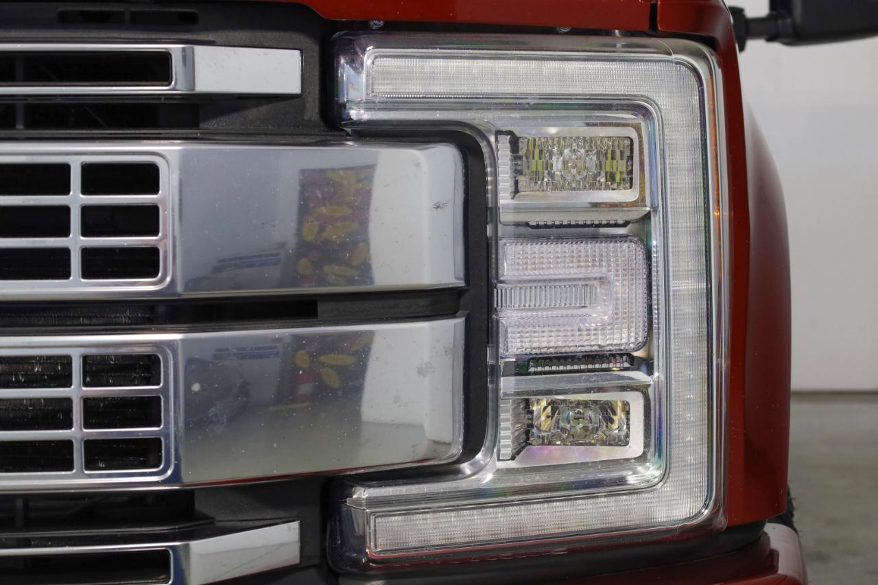 Ford Super Duty F-250 SRW Lariat 4WD Crew Cab 8' Box 2017