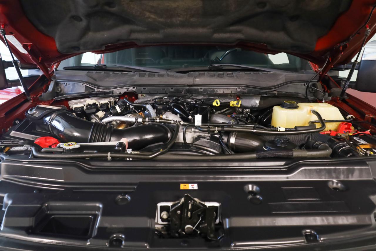 Ford Super Duty F-250 SRW Lariat 4WD Crew Cab 8' Box 2017