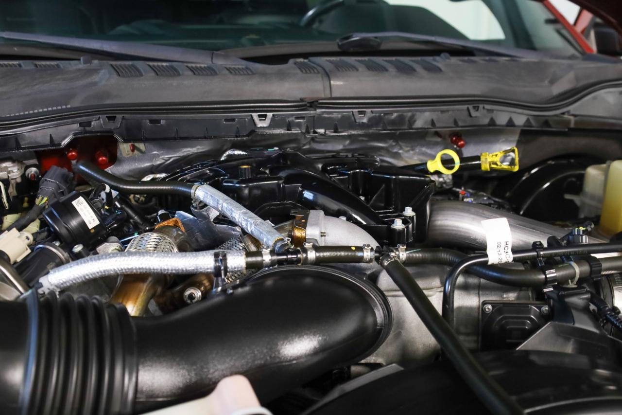 Ford Super Duty F-250 SRW Lariat 4WD Crew Cab 8' Box 2017