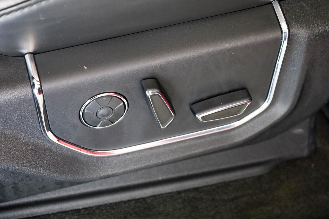 Ford Super Duty F-250 SRW Lariat 4WD Crew Cab 8' Box 2017