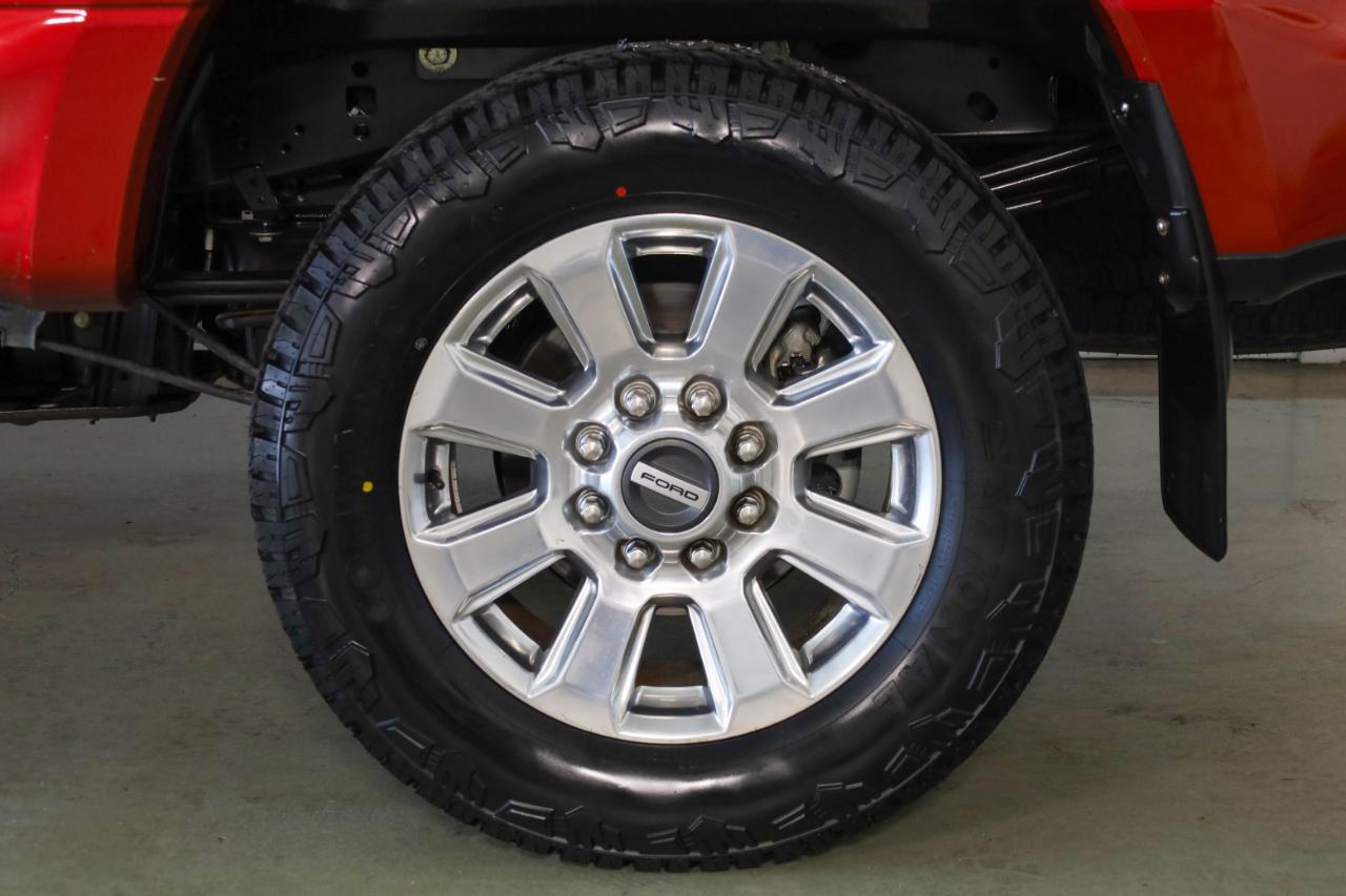 Ford Super Duty F-250 SRW Lariat 4WD Crew Cab 8' Box 2017