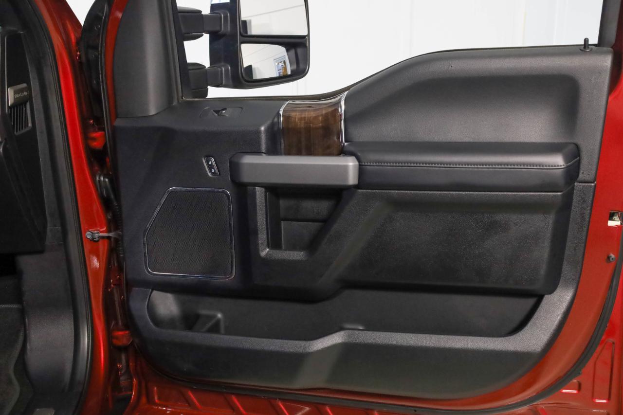 Ford Super Duty F-250 SRW Lariat 4WD Crew Cab 8' Box 2017