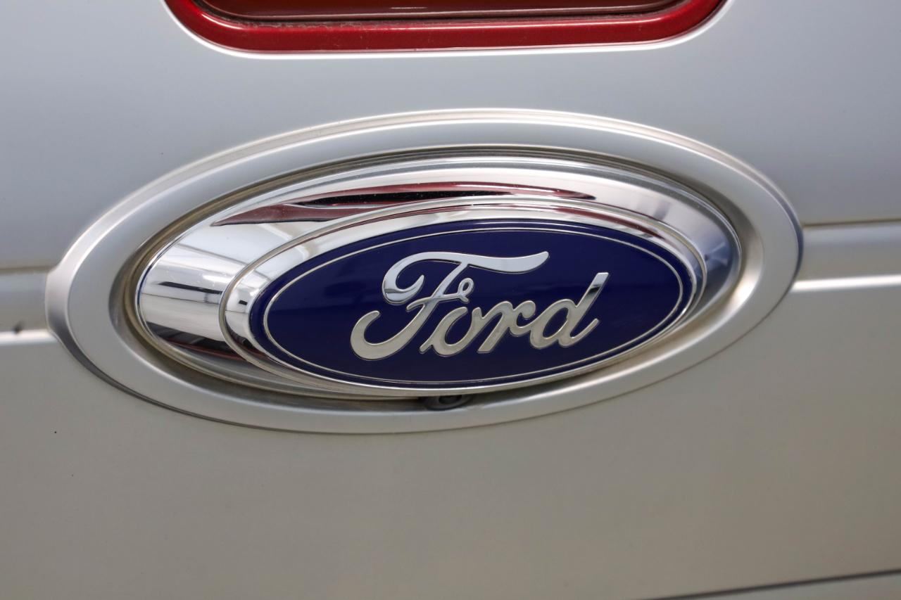 Ford F-150 4WD SuperCrew 145" Platinum 2013