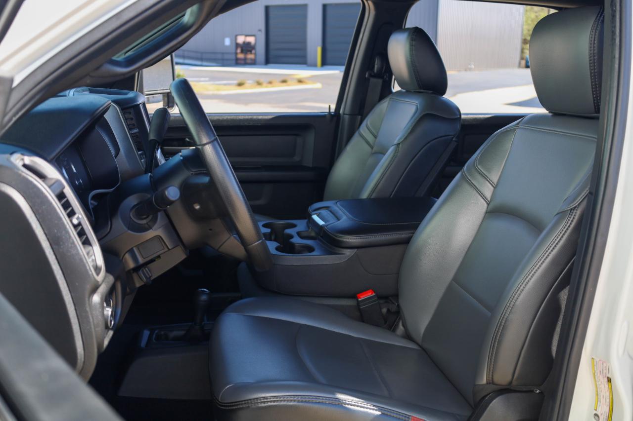 RAM 3500 Tradesman 4x4 Crew Cab 8' Box 2023