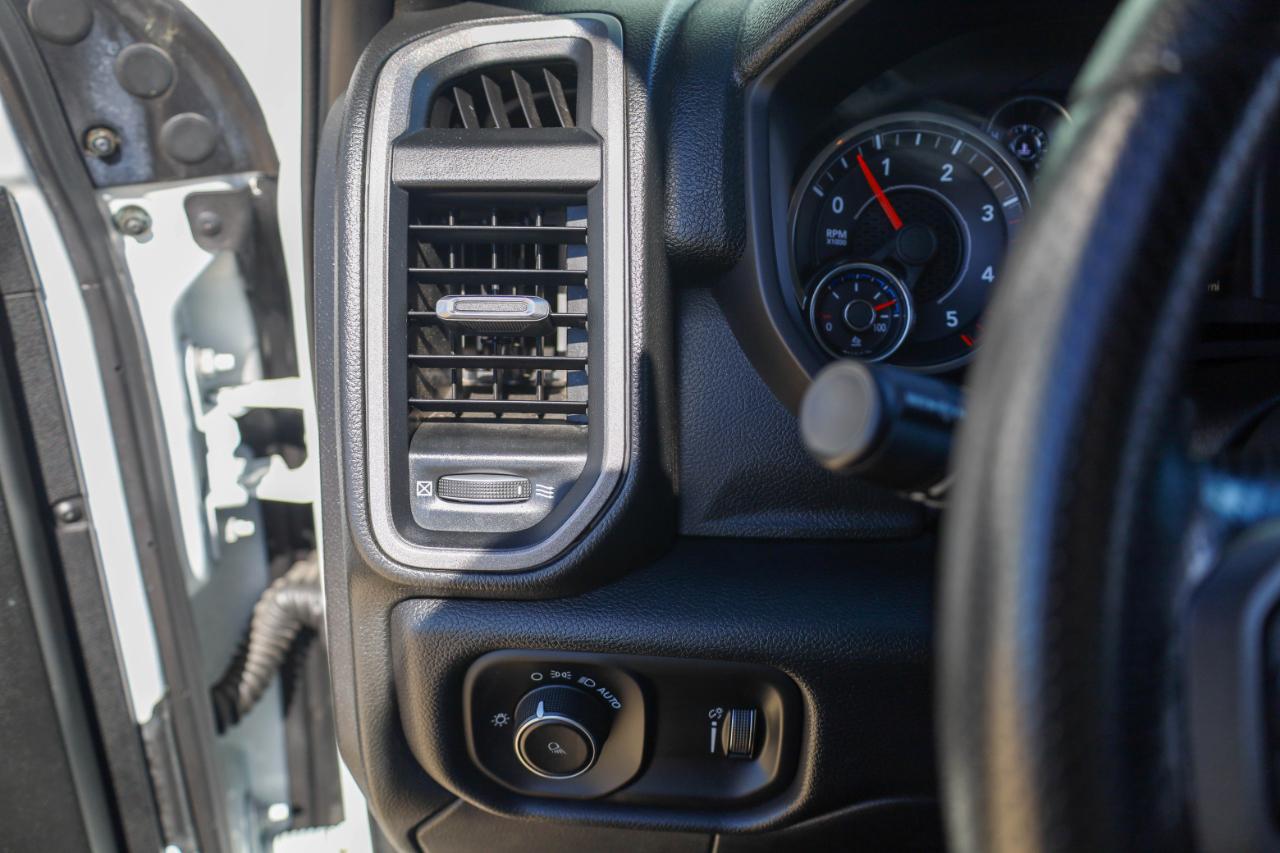 RAM 3500 Tradesman 4x4 Crew Cab 8' Box 2023