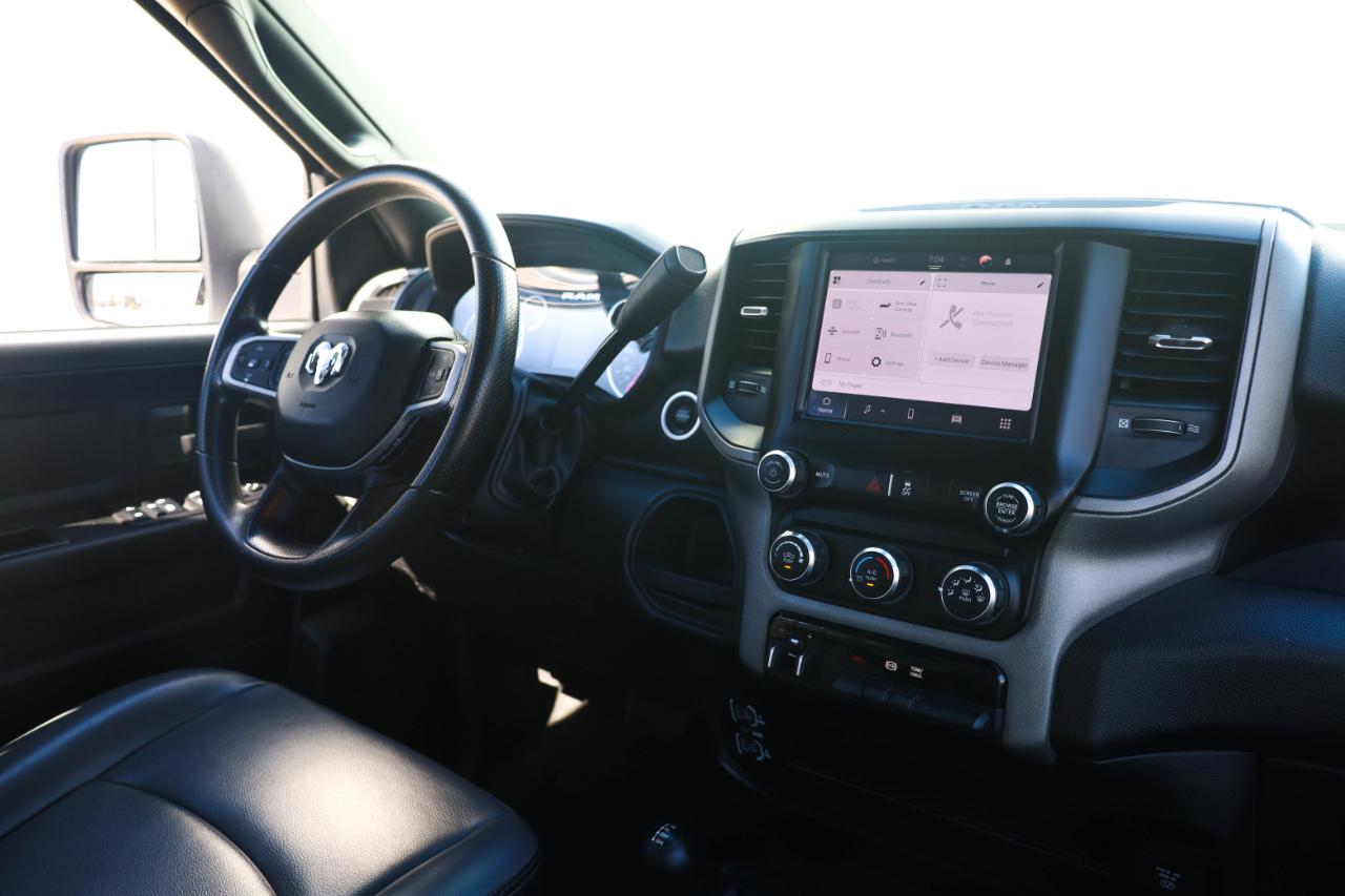 RAM 3500 Tradesman 4x4 Crew Cab 8' Box 2023