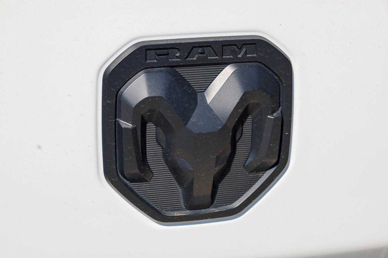 RAM 3500 Tradesman 4x4 Crew Cab 8' Box 2023