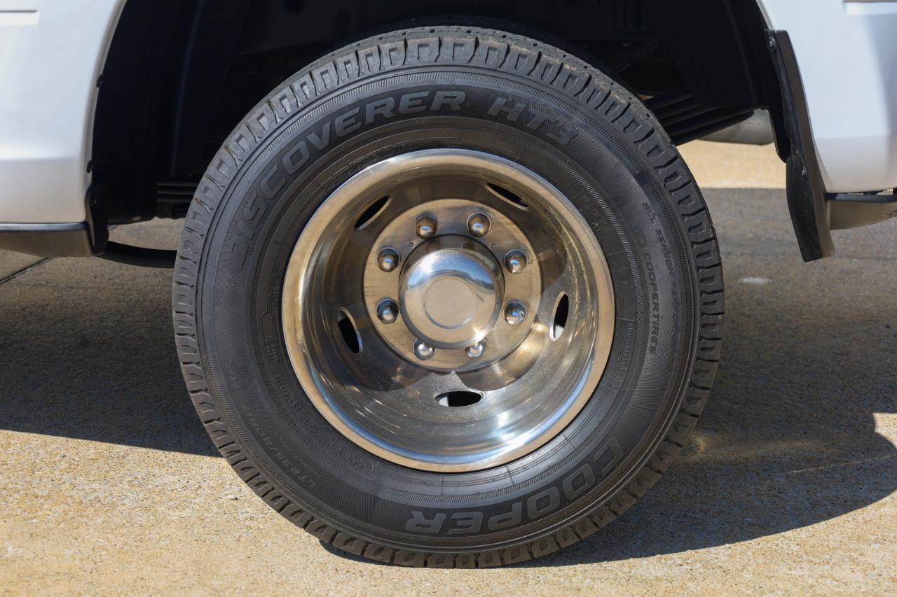 RAM 3500 Tradesman 4x4 Crew Cab 8' Box 2023