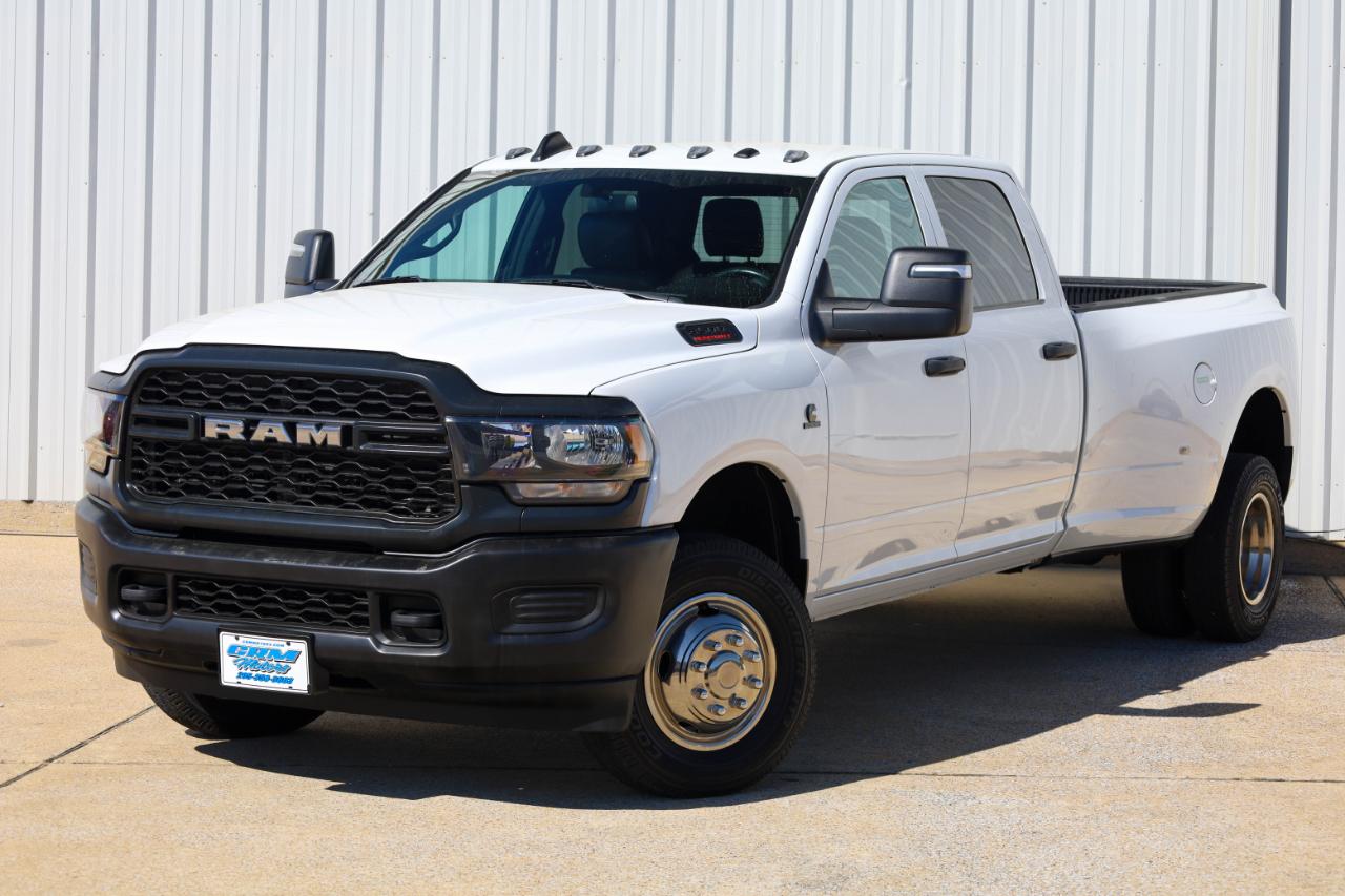 RAM 3500 Tradesman 4x4 Crew Cab 8' Box 2023