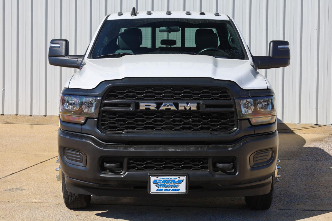 RAM 3500 Tradesman 4x4 Crew Cab 8' Box 2023