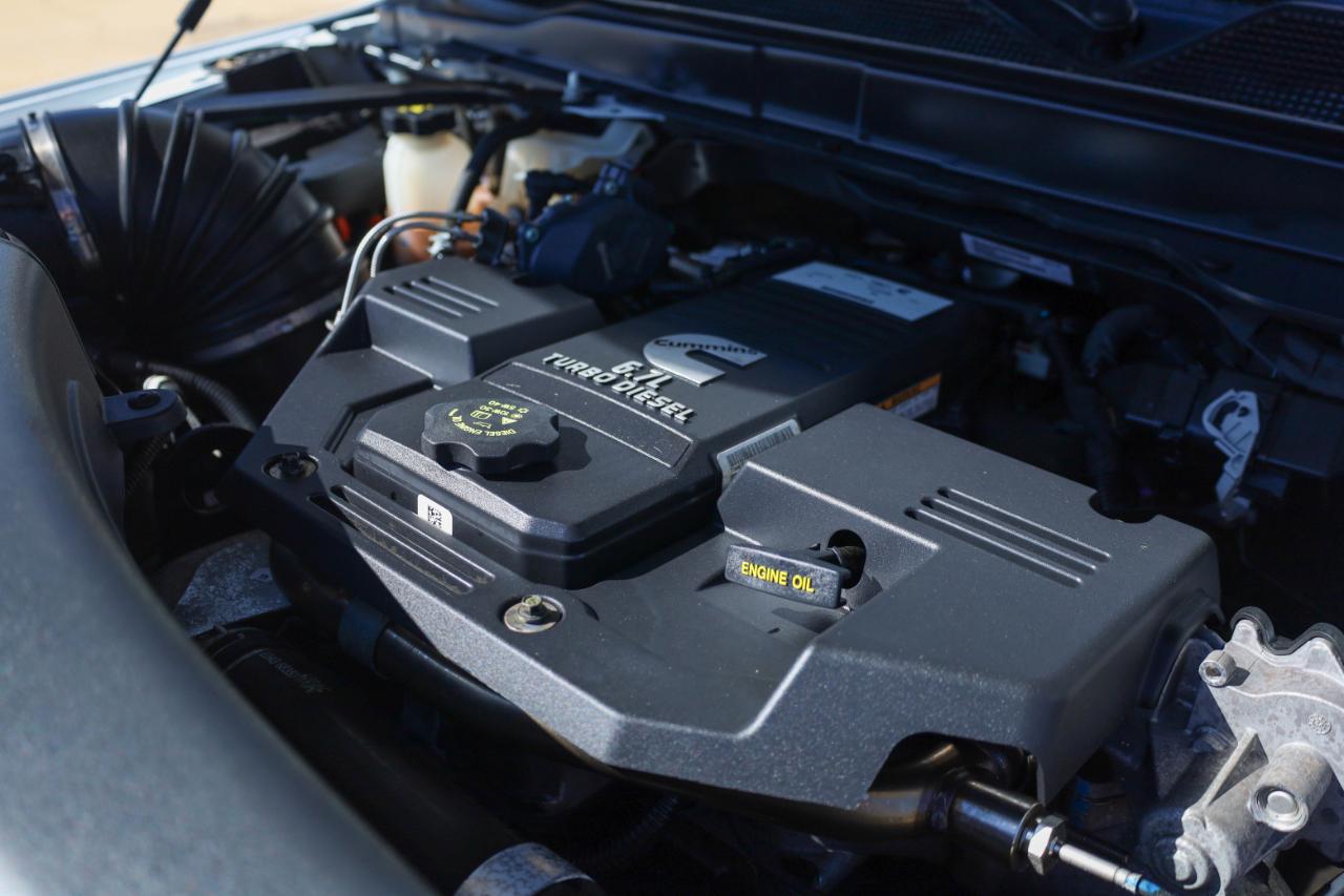 RAM 3500 Tradesman 4x4 Crew Cab 8' Box 2023