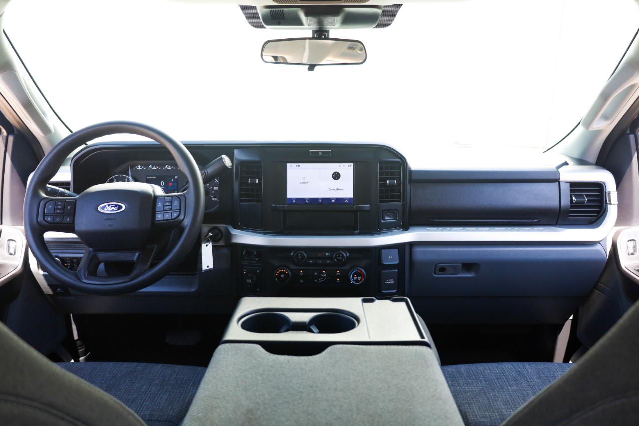 Ford Super Duty F-350 DRW Crew Cab 176" WB XLT 4WD 2025