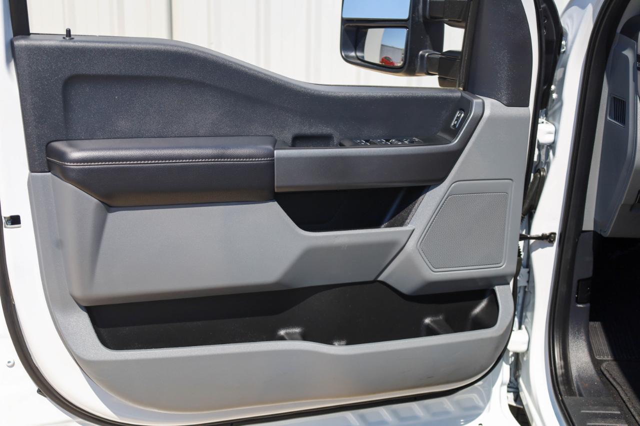 Ford Super Duty F-350 DRW Crew Cab 176" WB XLT 4WD 2025