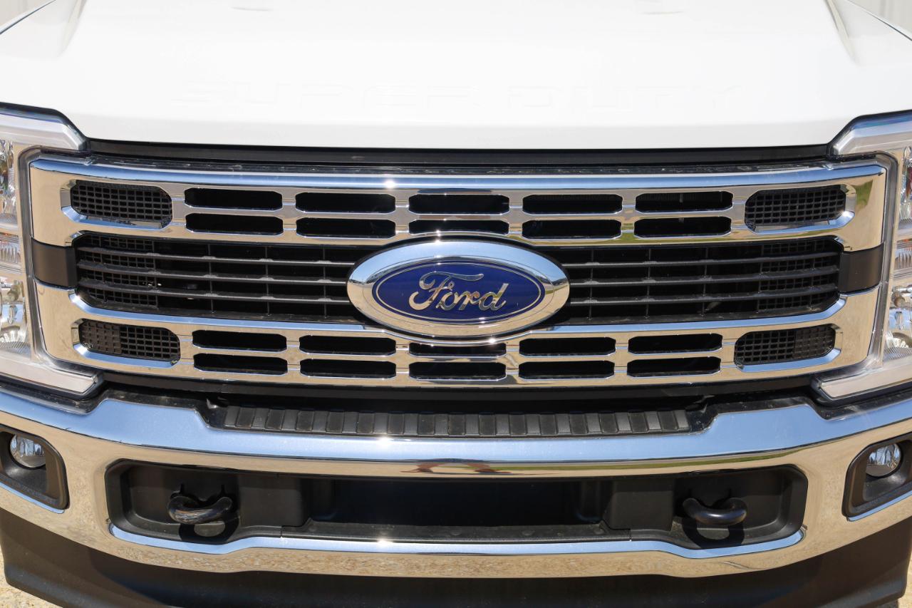 Ford Super Duty F-350 DRW Crew Cab 176" WB XLT 4WD 2025