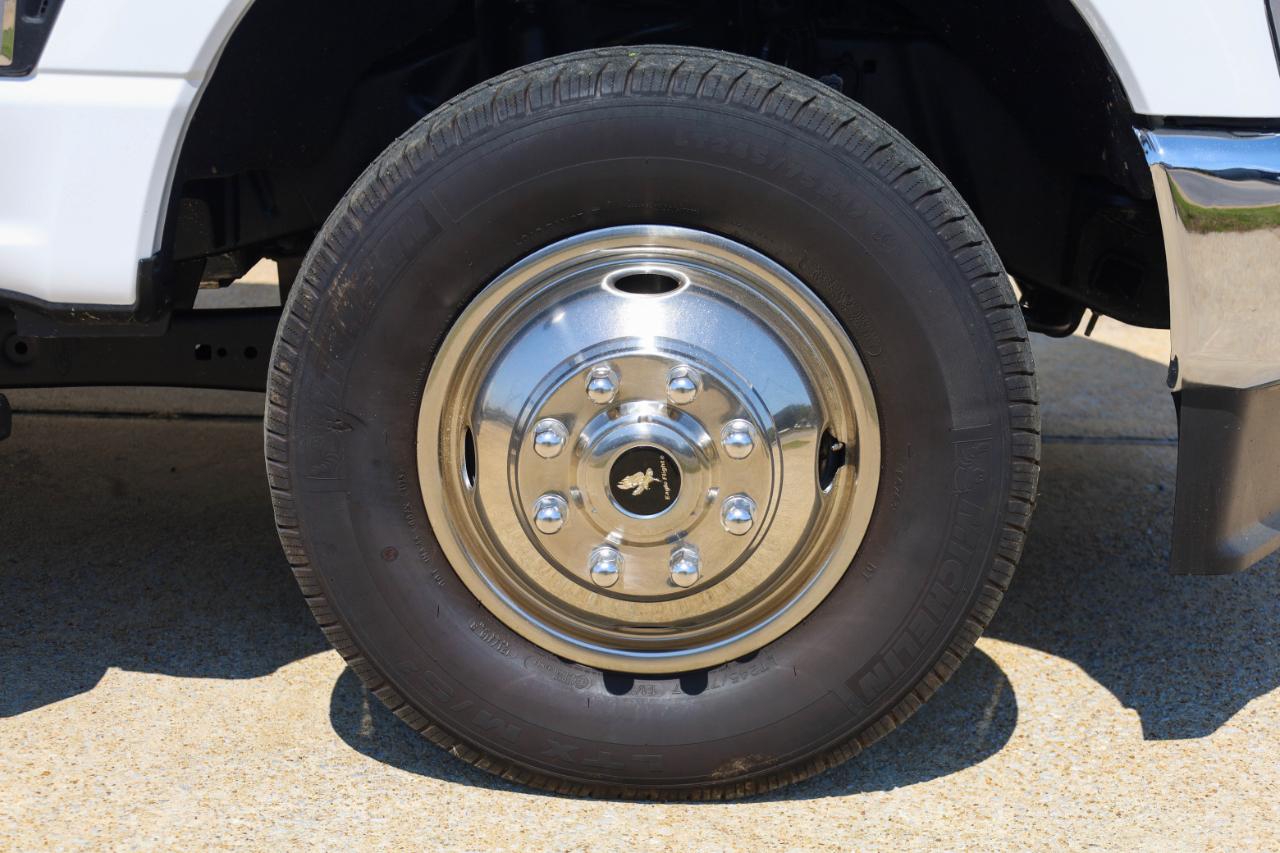 Ford Super Duty F-350 DRW Crew Cab 176" WB XLT 4WD 2025