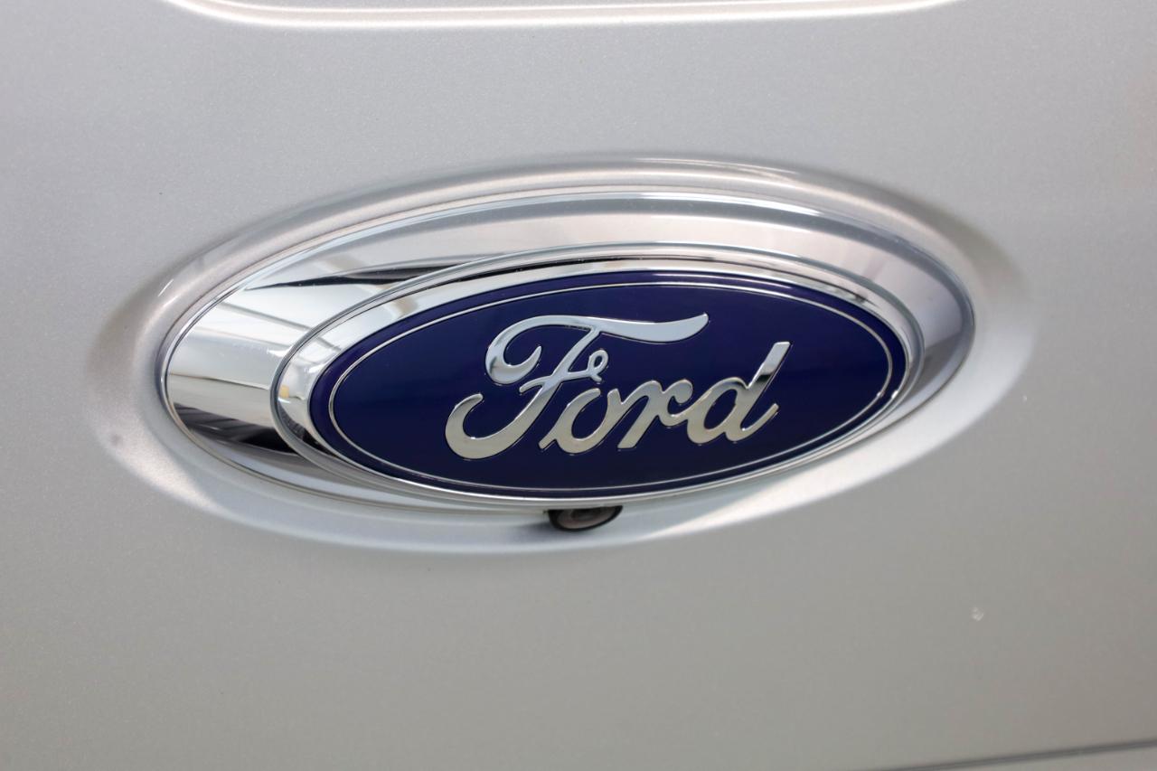 Ford Super Duty F-350 SRW 4WD Crew Cab 172" Lariat 2016