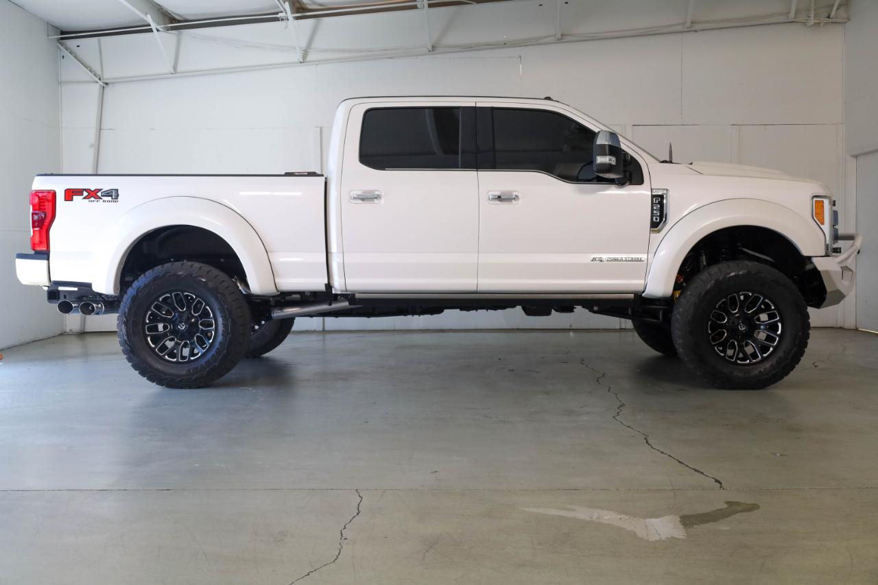 Ford Super Duty F-250 SRW Platinum 4WD Crew Cab 8' Box 2017