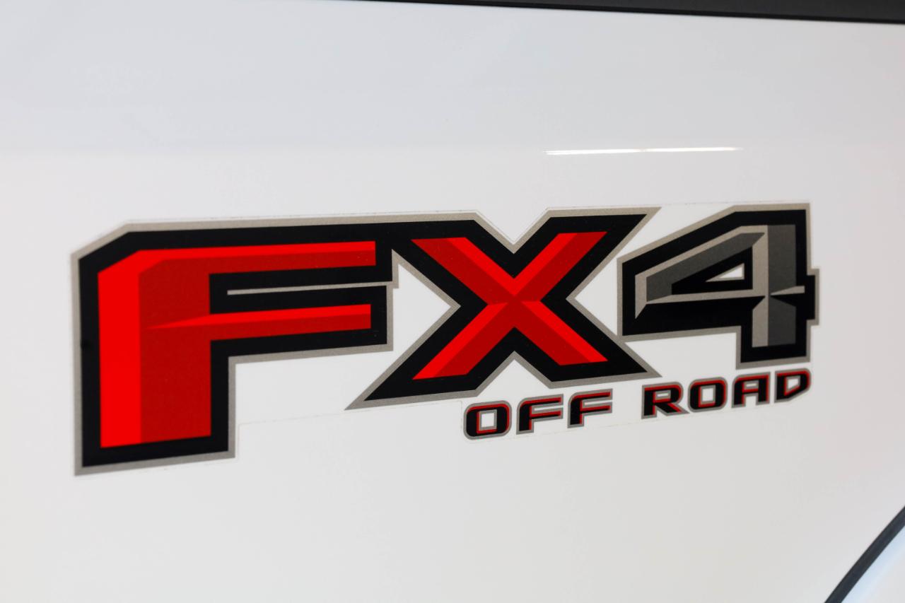 Ford Super Duty F-250 SRW Platinum 4WD Crew Cab 8' Box 2017