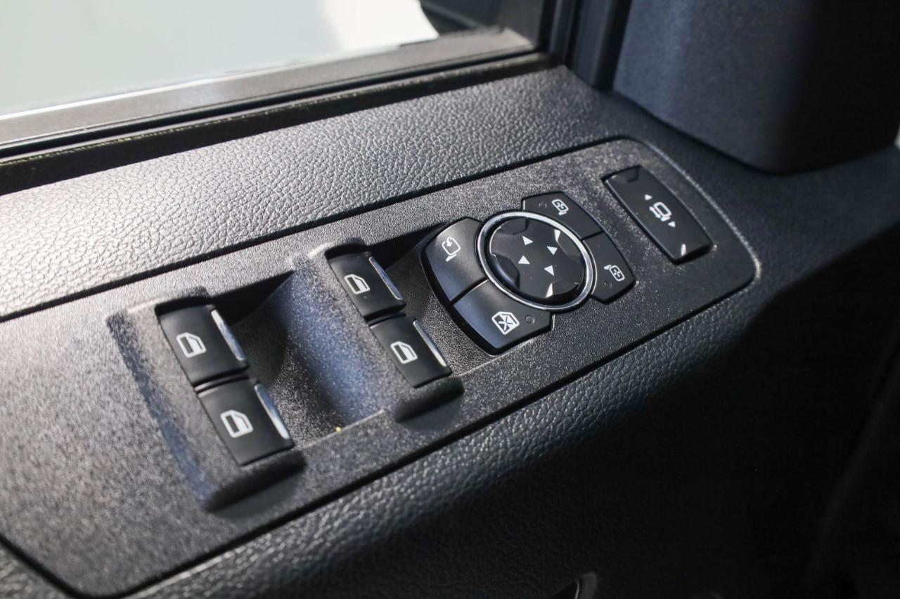 Ford Super Duty F-250 SRW Platinum 4WD Crew Cab 8' Box 2017