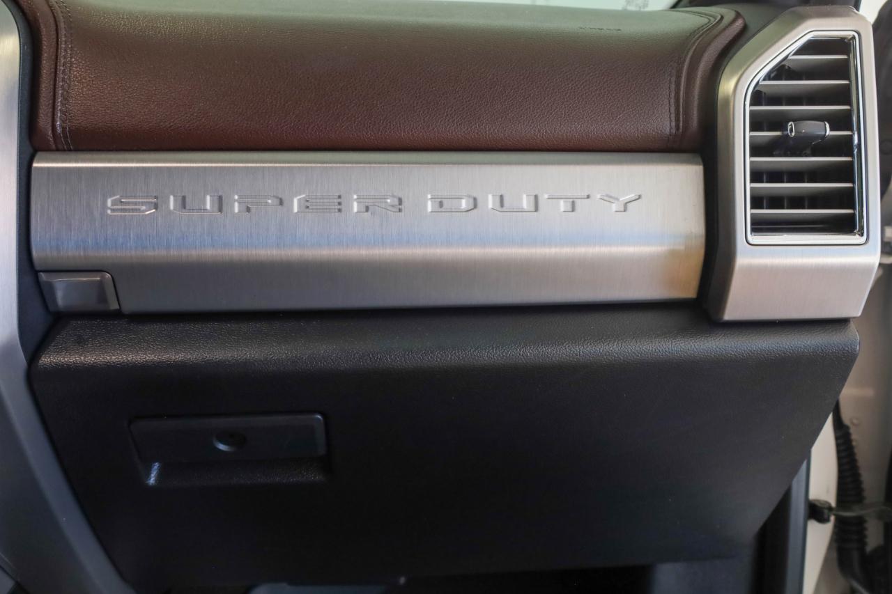 Ford Super Duty F-250 SRW Platinum 4WD Crew Cab 8' Box 2017