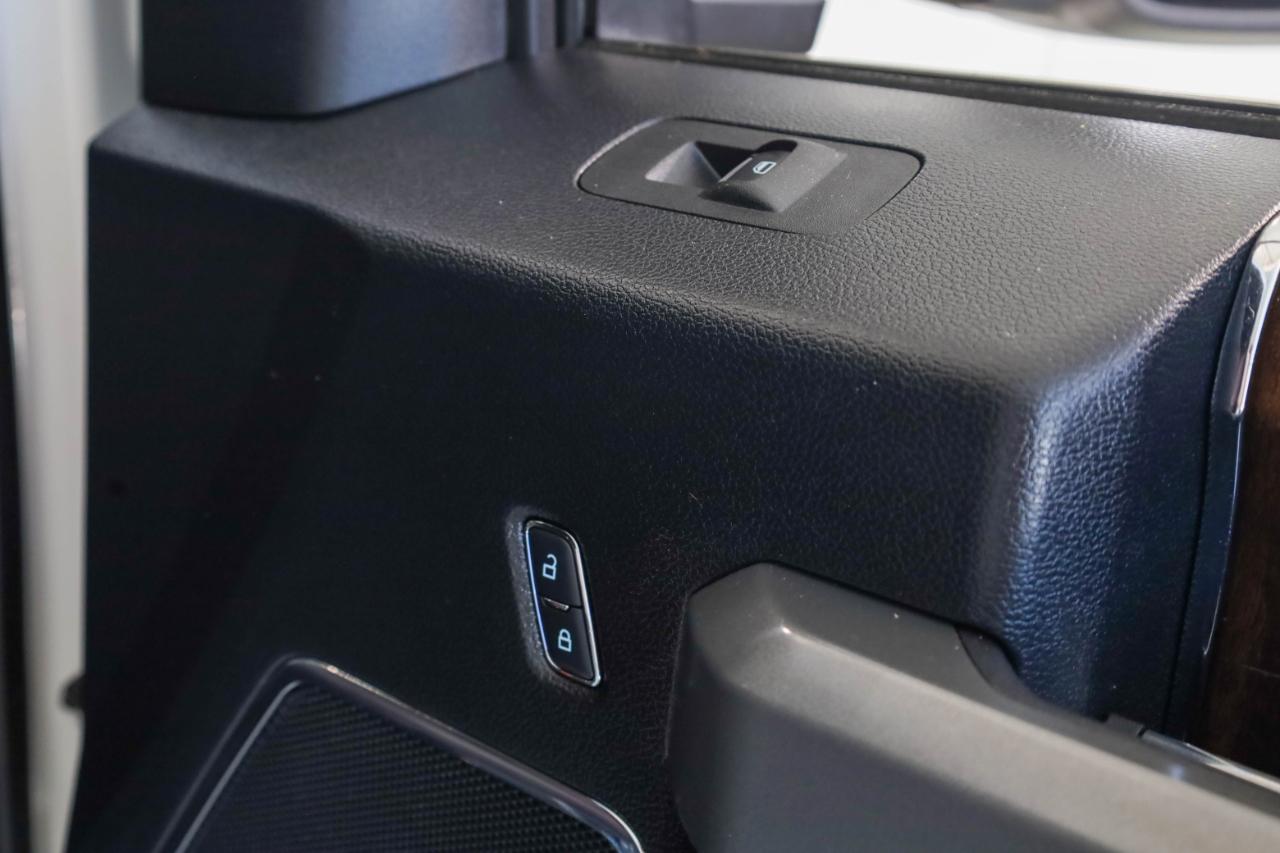 Ford Super Duty F-250 SRW Platinum 4WD Crew Cab 8' Box 2017