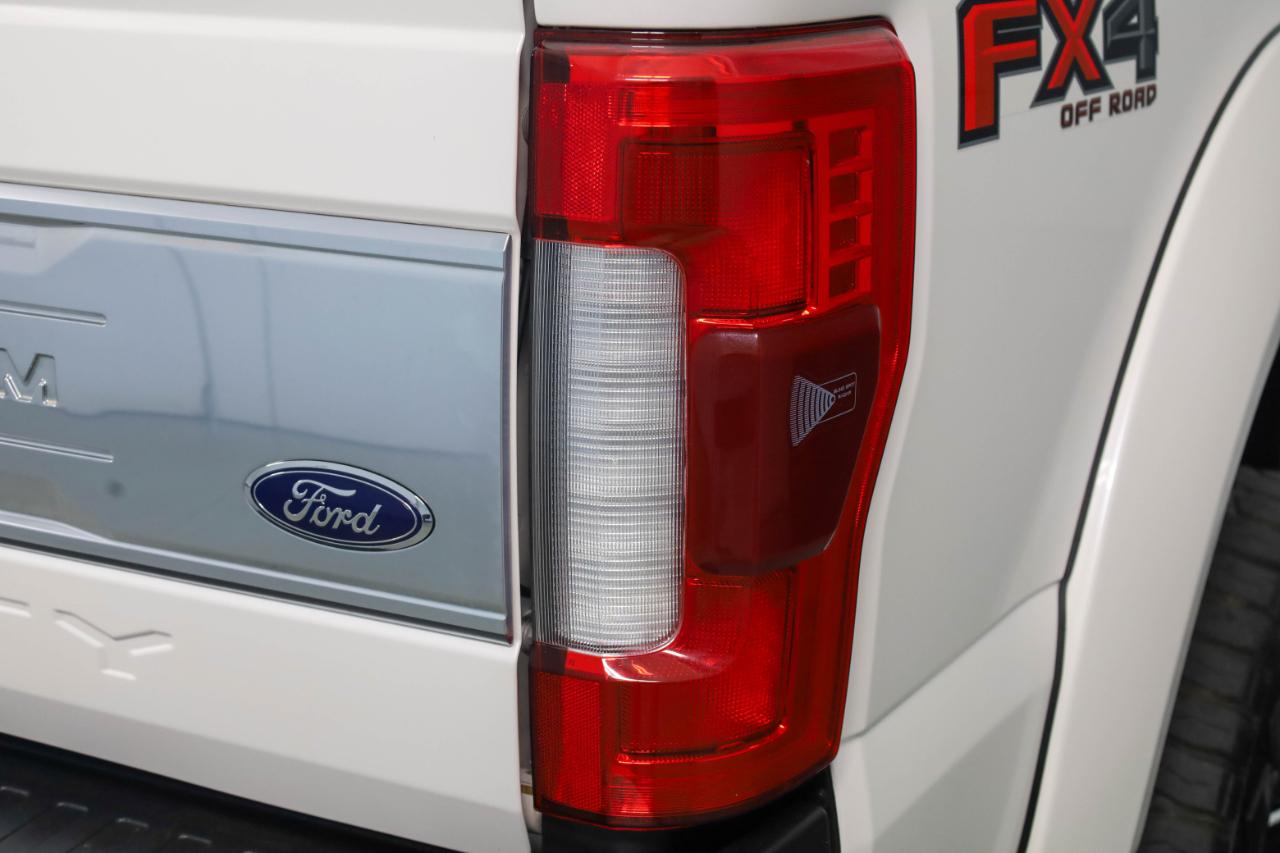 Ford Super Duty F-250 SRW Platinum 4WD Crew Cab 8' Box 2017