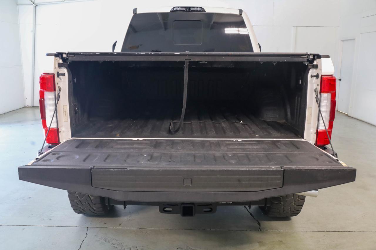 Ford Super Duty F-250 SRW Platinum 4WD Crew Cab 8' Box 2017