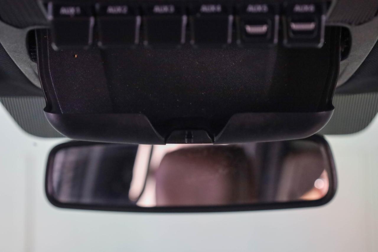 Ford Super Duty F-250 SRW Platinum 4WD Crew Cab 8' Box 2017