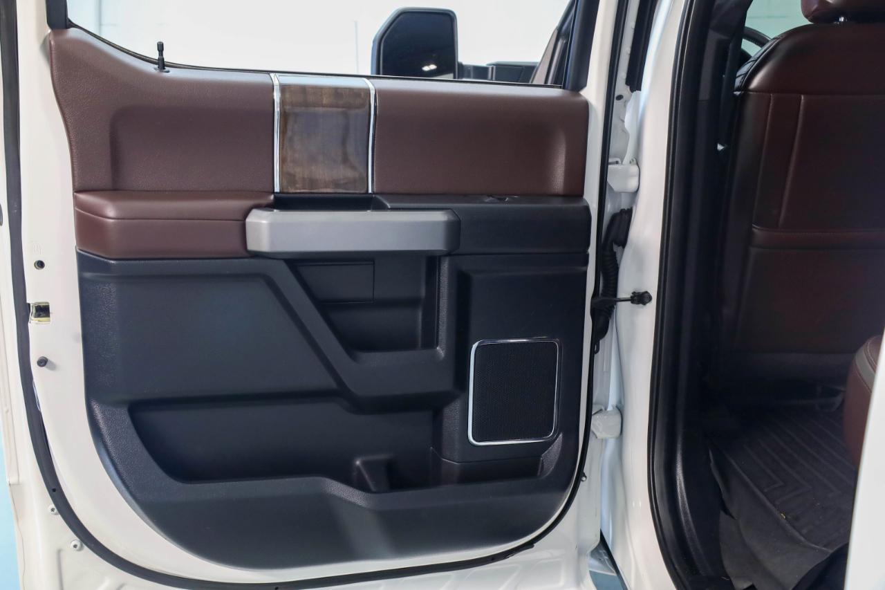 Ford Super Duty F-250 SRW Platinum 4WD Crew Cab 8' Box 2017